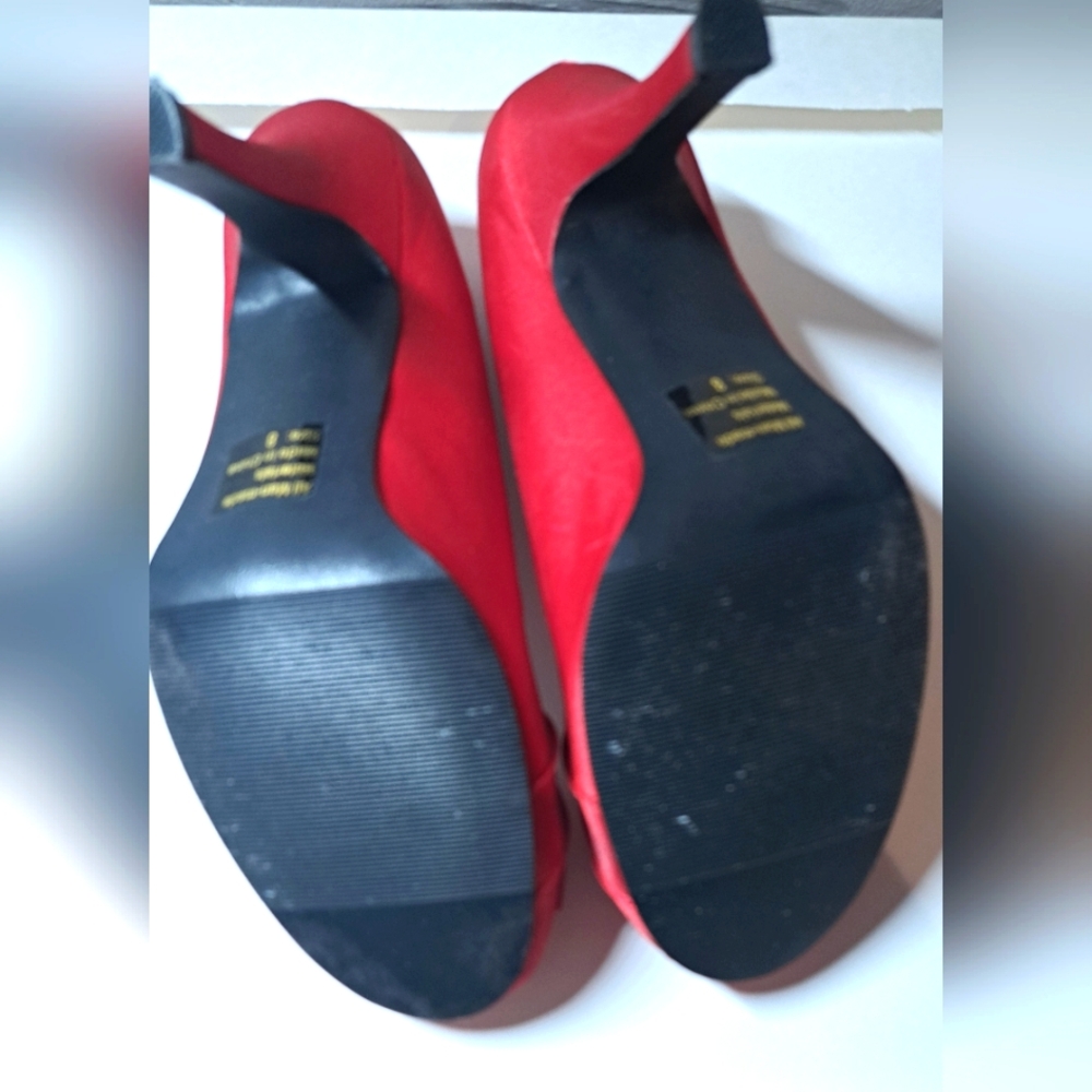 VIBRANT CHARLOTTE RUSSE RED LINED SHOES. SIZE 8 US. RED BOE WITH RHINESTONES. - Picture 5 of 10